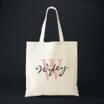 Las bolsas de asas coralinas de la luna de miel<br><div class="desc">Las bolsas de asas rosadas de la luna de miel del monograma del carbón WIFEY. Totebag con clase del presupuesto con tipografía elegante de la caligrafía. Accesorio lindo de la boda para la nueva esposa, la novia a ser, las mujeres y apenas los chicas casados etc. del recién casado. Puede...</div>