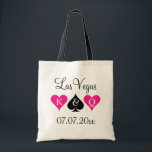 Las bolsas de asas del boda del tema de Las Vegas<br><div class="desc">La bolsa de asas personalizada del boda del tema de Las Vegas con los juegos del naipe. Rosa y corazones de neón y espada negra. As de la bolsa de asas del boda del póker de las espadas con el rey y la reina de corazones. Letra del monograma de Personalizable...</div>