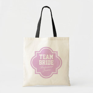 Las bolsas de asas rosadas de la novia del equipo