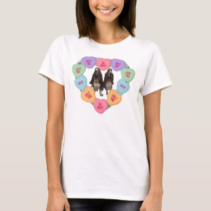 Las camisetas aman los corazones de los dulces con