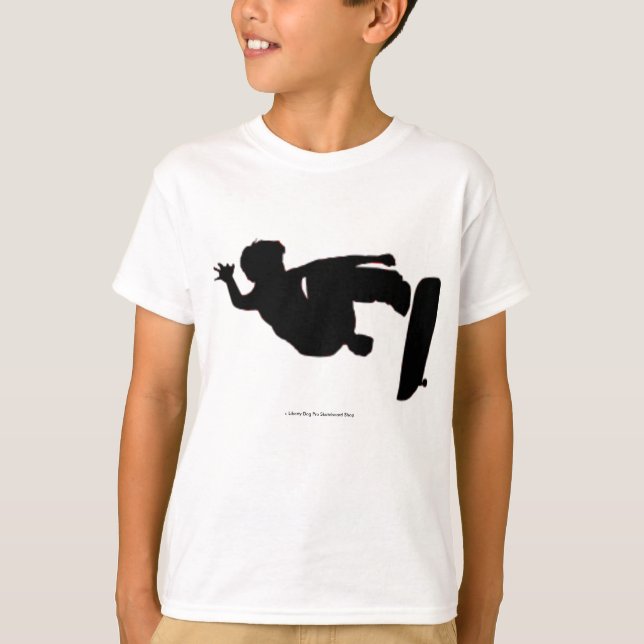 LAS CAMISETAS DEL NIÑO DEL MONOPATÍN (Anverso)