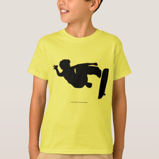 LAS CAMISETAS DEL NIÑO DEL MONOPATÍN - (Anverso)