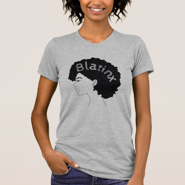 "Las camisetas temáticas de "Blatinx" de la serie (Anverso)