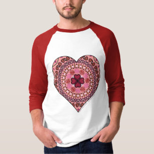 Las capas de la camisa ligera de los hombres del