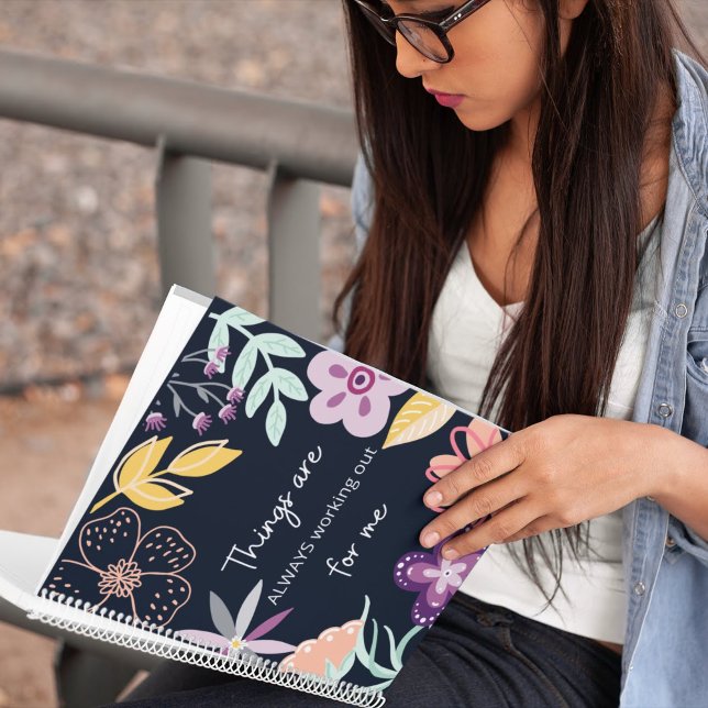 Las Cosas Siempre Funcionan Para Mi Planificador (Stay positive with this beautiful floral, "Things are always working out for me" planner! )