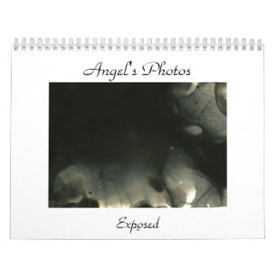 Las fotos del ángel, calendario expuesto (negro y