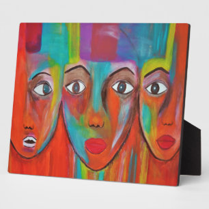 Las mujeres africanas pintan la placa de aceite co