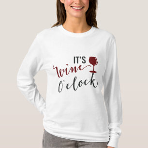 Las mujeres beben camisetas con vino de moda