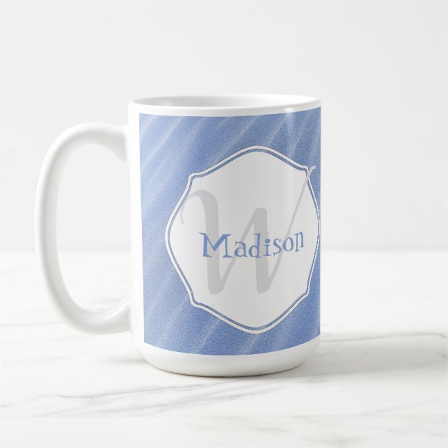 Las ondas de arena azul personalizan la taza (Izquierda)