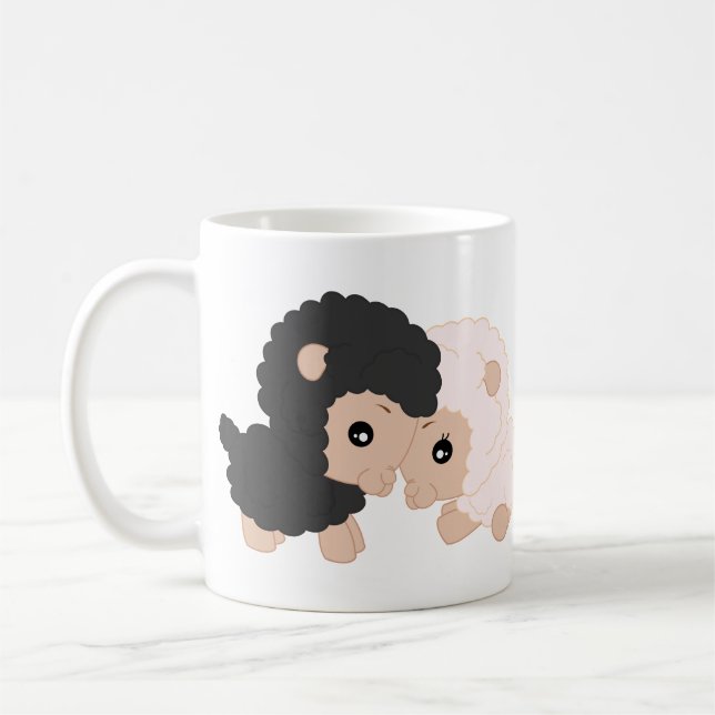 Las ovejas asaltan - blanco taza blanca clásica de (Izquierda)