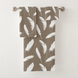 Las plumas blancas en Taupe Tan