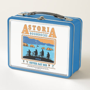 Las siluetas tontas sobre el muelle de Astoria