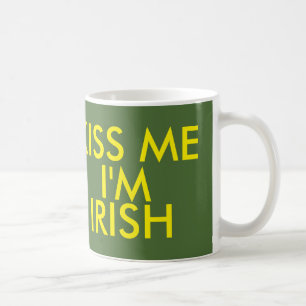 Las tazas de café del día de St Patrick, me besan