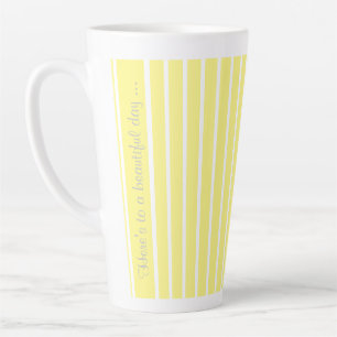 Latte Aquí está el hermoso día de la taza de café con le
