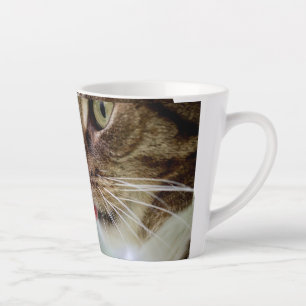 Latte Taza de café con cara de gato realista linda