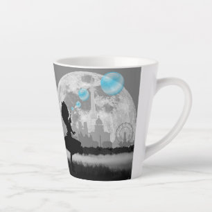 Latte Taza de café de burbujas azules de niña pequeña de
