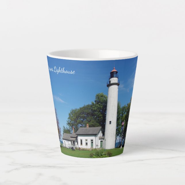 Latte Taza de café del faro Pt Aux Barques (Anverso)