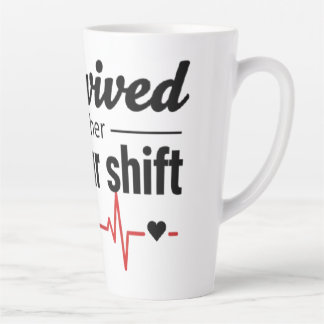 Latte Taza de café para enfermera 'Sobreviví otro turno