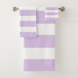 Lavanda de moda y toallas de baño de rayas blancas