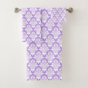 Lavanda y sistema blanco de la toalla de baño del
