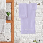 Lavender Purple Modern Script Girly Monograma Nomb<br><div class="desc">Lavender Purple Simple Script Monograma Nombre Espiral Ordenador Portátil. Esto hace que el dulce perfecto cumpleaños 16,  boda,  ducha de novia,  aniversario,  ducha de bebé o fiesta de soltera sea regalo para alguien que ama el lujo glam y los estilos de moda.</div>