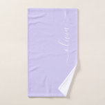 Lavender Purple Modern Script Girly Monograma Nomb<br><div class="desc">Lavanda Purple Simple Script Monograma Nombre Toallas de baño. Esto hace que el dulce perfecto cumpleaños 16,  boda,  ducha de novia,  aniversario,  ducha de bebé o fiesta de soltera sea regalo para alguien que ama el lujo glam y los estilos de moda.</div>