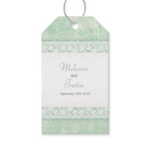 Lazo blanco sobre etiquetas de favores de boda ver