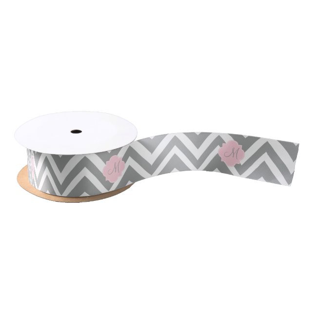 Lazo De Raso Chevron blanco y gris monogramo con rosa pastel (Carrete)