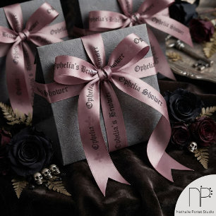 Lazo De Raso Cinta de Satén con Fleur-de-Lis en Mauve Malhumora