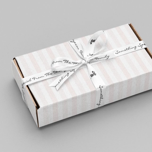 Lazo De Raso De nombre de familia guión de regalo Flor blanca n (Subido por el creador)