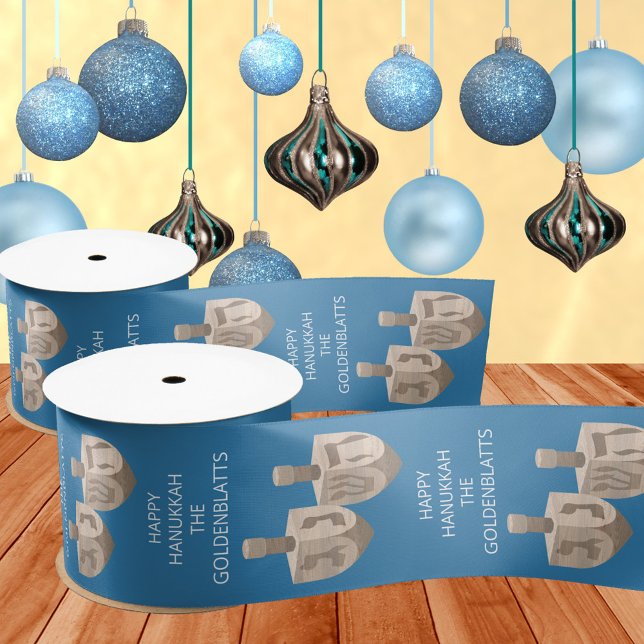 Lazo De Raso Dreidel Rustic Oak Cute Azul Personalizado Hanukka (Cute blue Hanukkah ribbon with faux oak wood rustic dreidels and your text to adorn your gifts)
