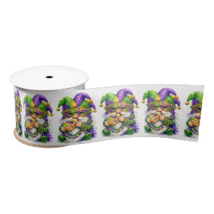 Lazo De Raso Gnomo de Mardi Gras comiendo King Cake