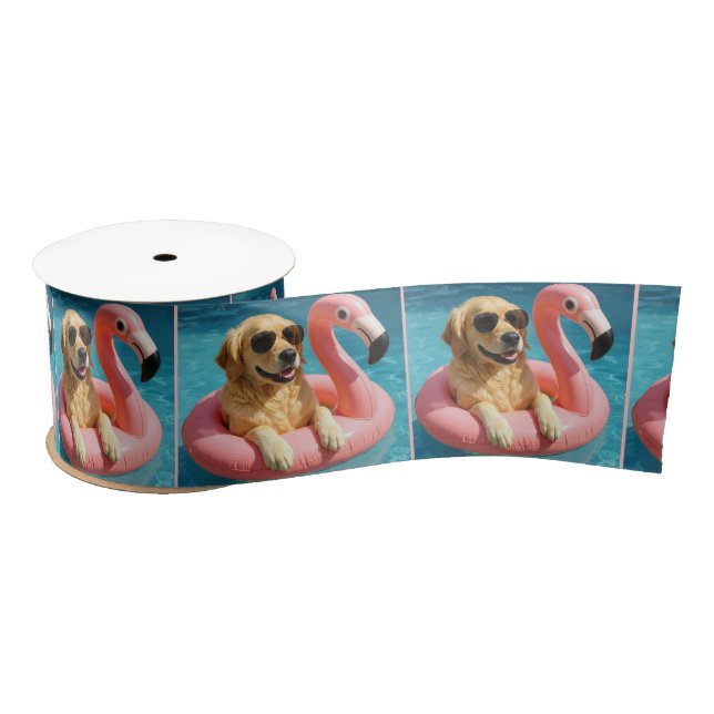 Lazo De Raso Golden Retriever Floating On a Flamingo Pool Toy (Carrete)