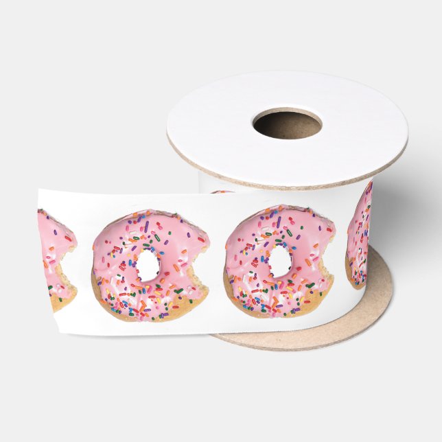 Lazo De Raso Pink Icing Donut on White (Carrete)