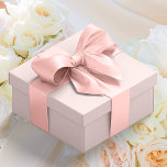 Lazo De Raso Pink sólido #FFCEC7<br><div class="desc">Cinta divertida de regalo rosa pastel envolvente. Añade un toque final a los regalos para recién nacidos, cumpleaños, aniversarios, ocasiones especiales y graduaciones. Trabajamos a medida. Si necesita un color particular, por favor, no dude en contactarnos a través de Zazzle Chat. Estamos felices de ayudar. Cinta satinada rosada #FFCEC7 de...</div>