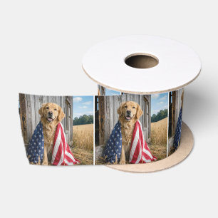 Lazo De Raso Retriever Dorado Envuelto en una Bandera Americana