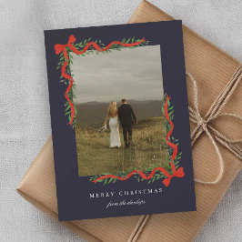 Lazo Rojo Elegante con Foto de Navidad con Verdor