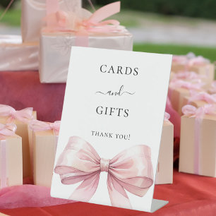Lazo rosa tarjetas blancas regalos señal