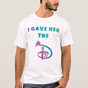Le di la camiseta de vacaciones de la familia D Fu