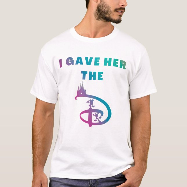 Le di la camiseta de vacaciones de la familia D Fu (Anverso)