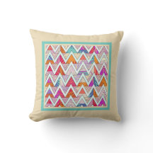 Leafy Chevron sobre la almohada de Tan/MintThrow