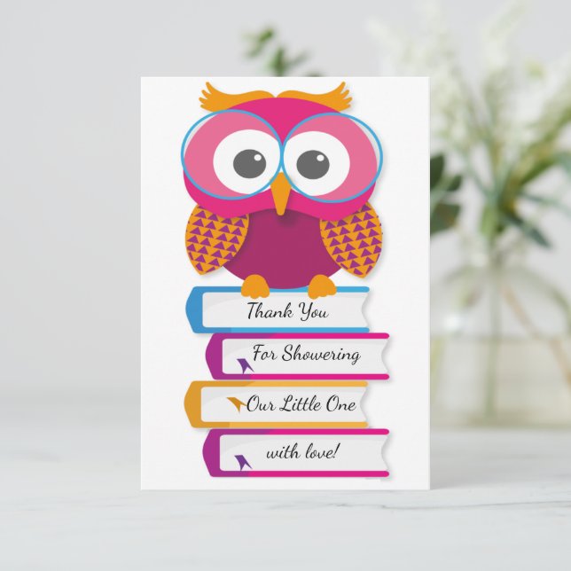 Lechuza de biblioteca con tarjeta de agradecimient (Anverso de pie)