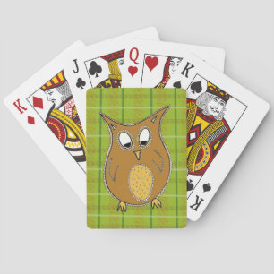 Lechuza marrón pequeña en las cartas de juguete de