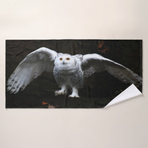 Lechuza nevada con alas abiertas btcna