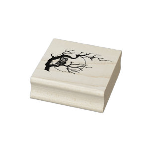 Lechuza nocturna clásica en rama con sello de arte