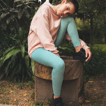 Leggings Agua Minimalista simple azul turquesa<br><div class="desc">Este diseño presenta una sencilla y minimalista y mínima legión turquesa con una acuarela simple y llana, simplista adorable y caprichoso divertido, sencillo color turquesa, clásico con estampado azul, celebración de cumpleaños de los Navidades, diseño a juego con el estilo del agua, mesa azul turquesa simple, pantalones de yoga de...</div>