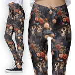Leggings Amantes góticos vintage Skeleton romántico floral<br><div class="desc">Amantes Góticos Vintage Leggings Florales | Diseño de besos de esqueleto romántico. Aprovecha el encanto de la oscuridad con los amantes góticos de las legiones florales. El romántico efecto de pintura al óleo incluye esqueletos de besos en medio de un telón de fondo floral, lo que añade un toque único...</div>