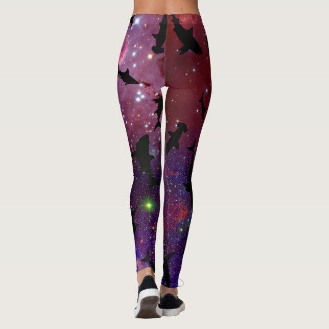 Leggings Ballena de tiburón de pez sombra sobre galaxia deg (Reverso)