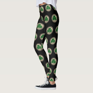 Leggings Beige Shamrock En Piernas De Nudos Celtas
