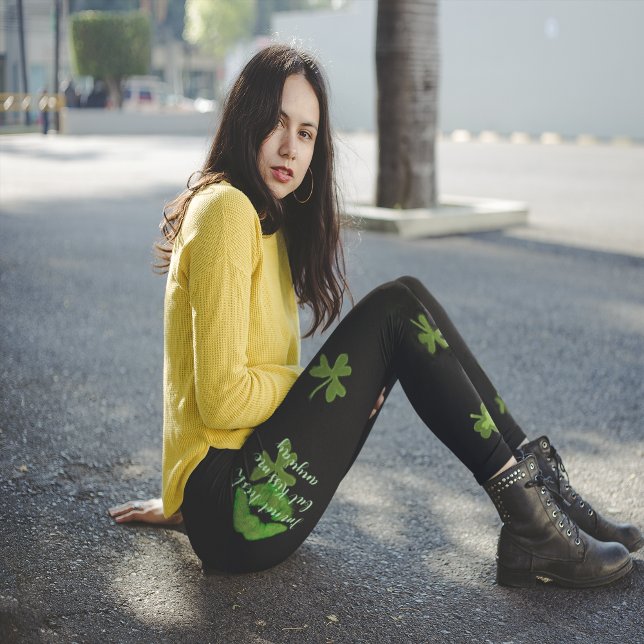 Leggings Bésame trébol negro (Kiss me Shamrock leggings for St Patrick's Day with yellow top)